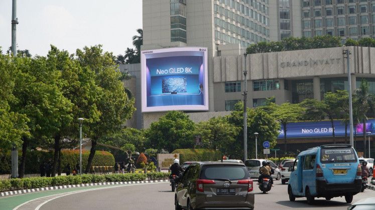 videotron outdoor pada siang hari