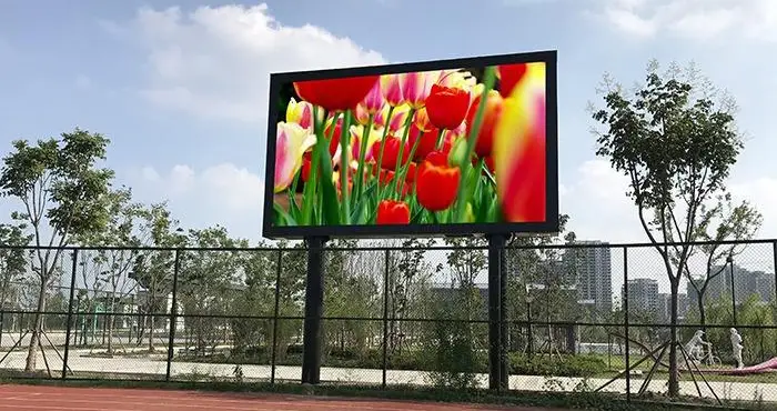 perbedaan harga LED indoor vs outdoor