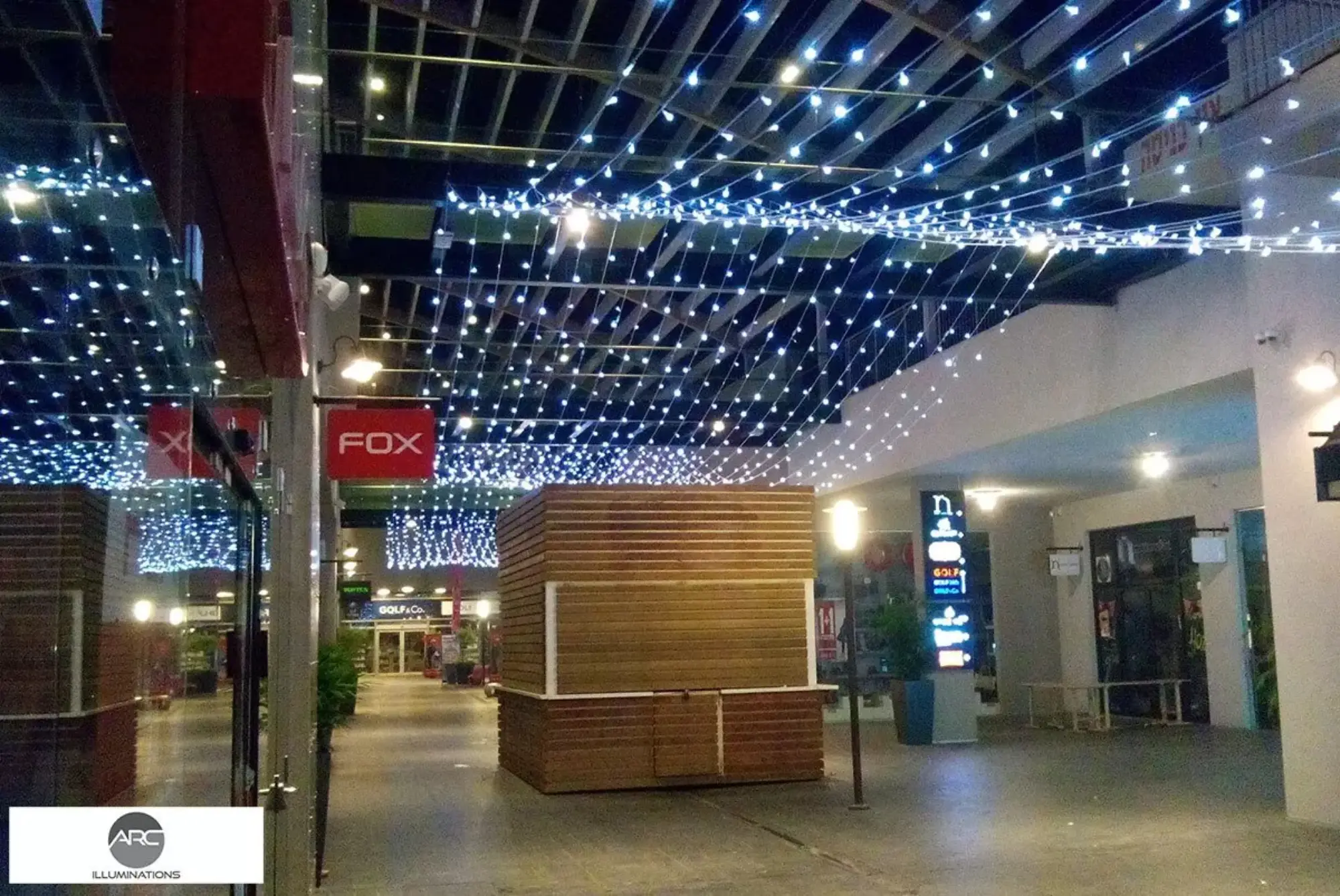Efek Langit Malam di Mall dengan LED Strip