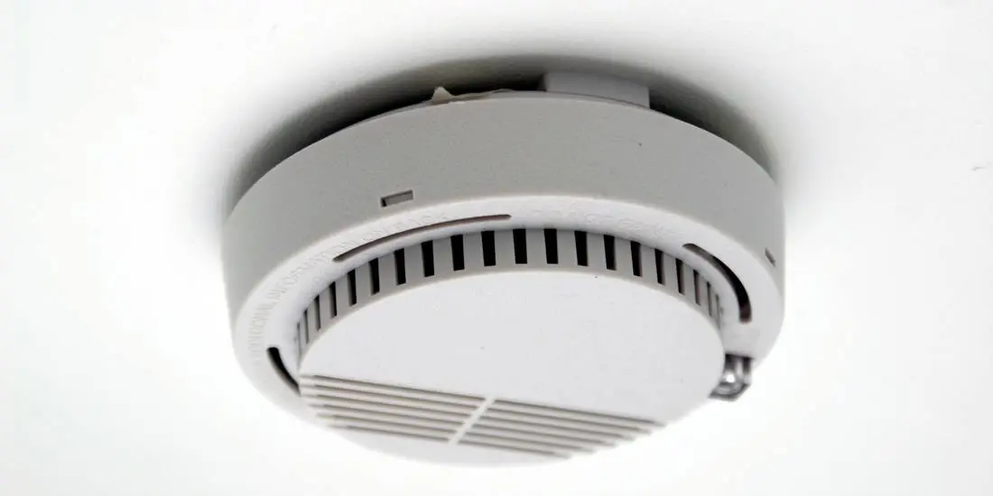 smoke detector pada konstruksi videotron