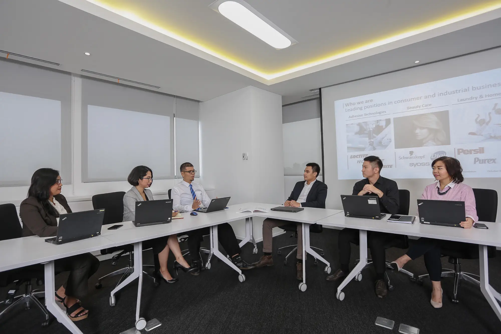 Suasana Meeting di Kantor