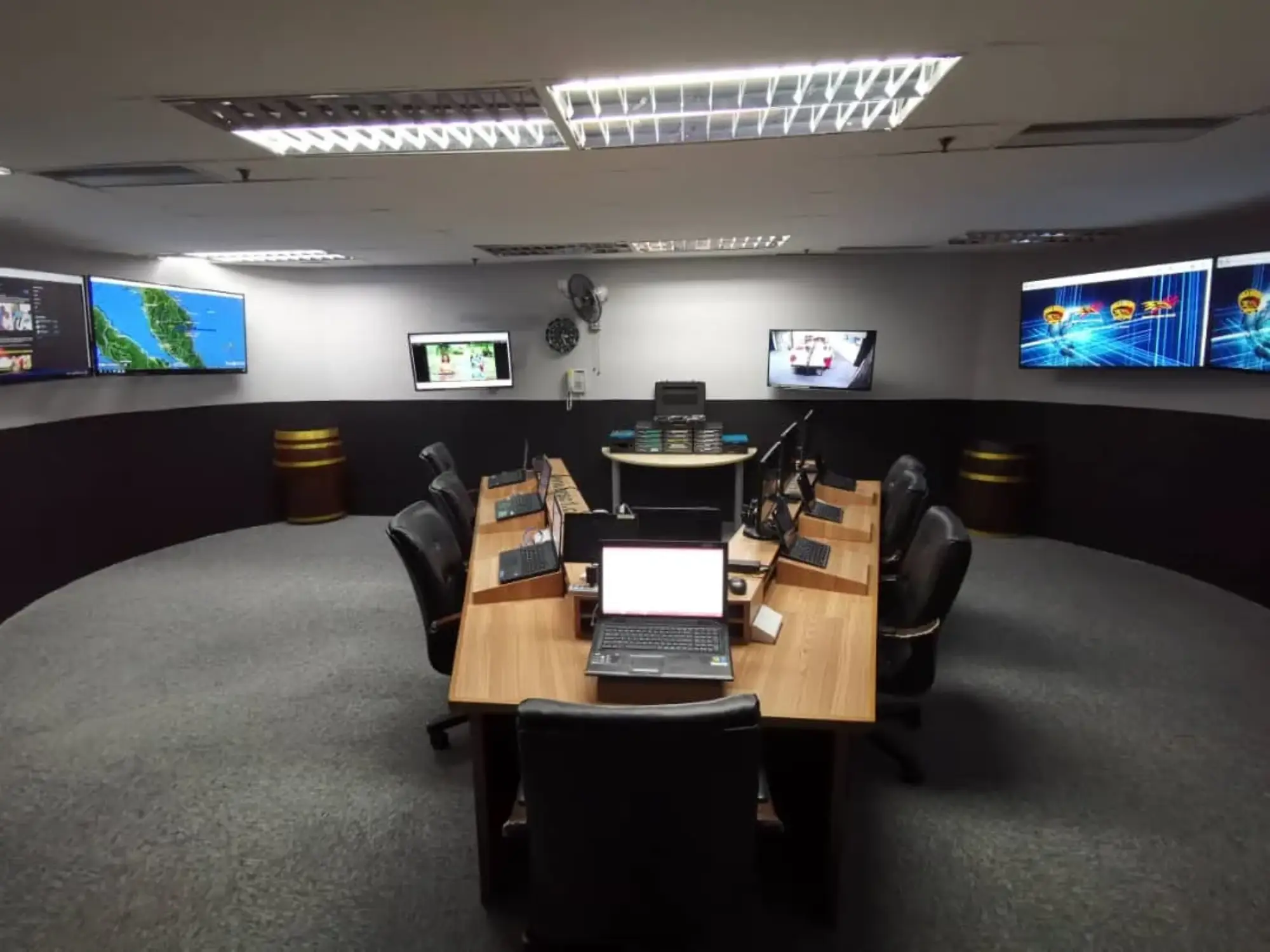 ruang command center