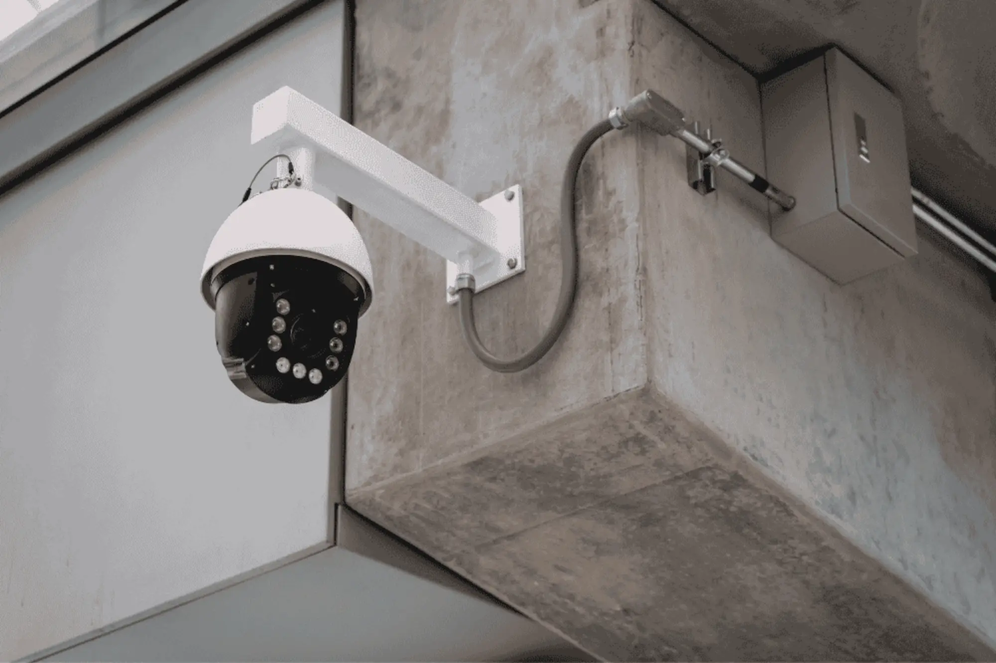 apakah cctv bisa di zoom