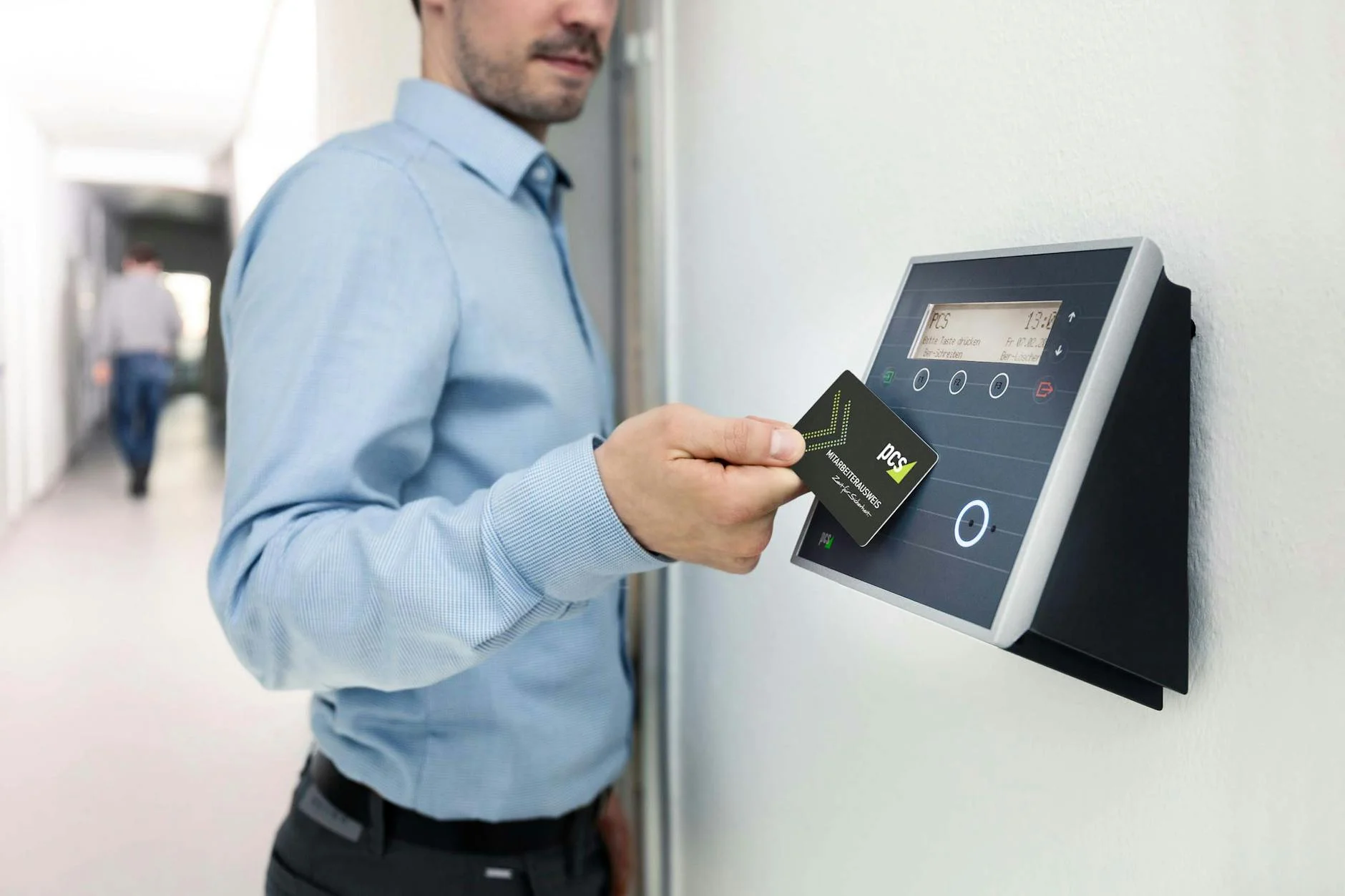 sistem access control pada pintu kantor modern