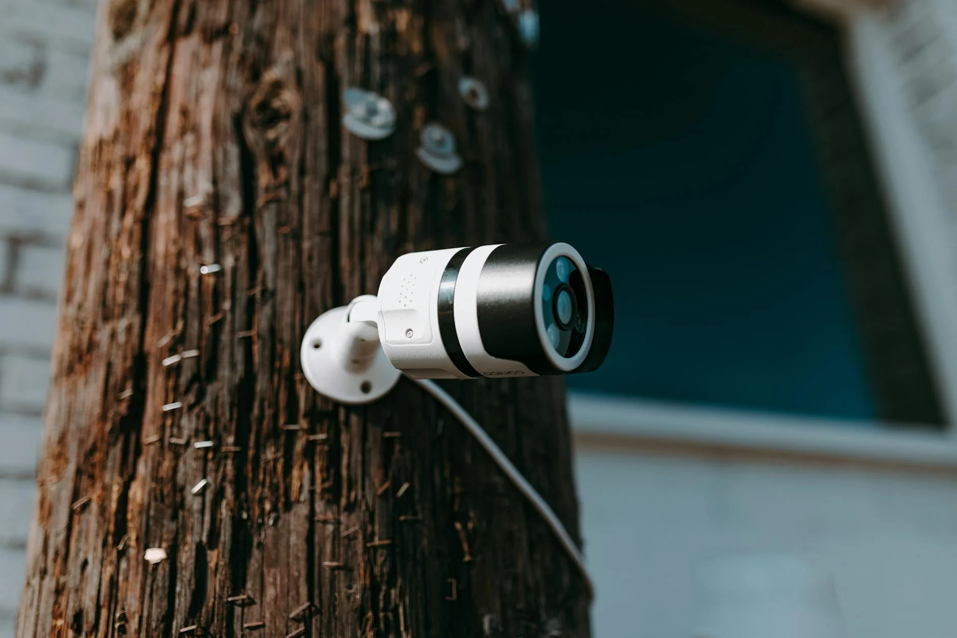 cctv palsu dummy camera dipasang di area luar ruangan