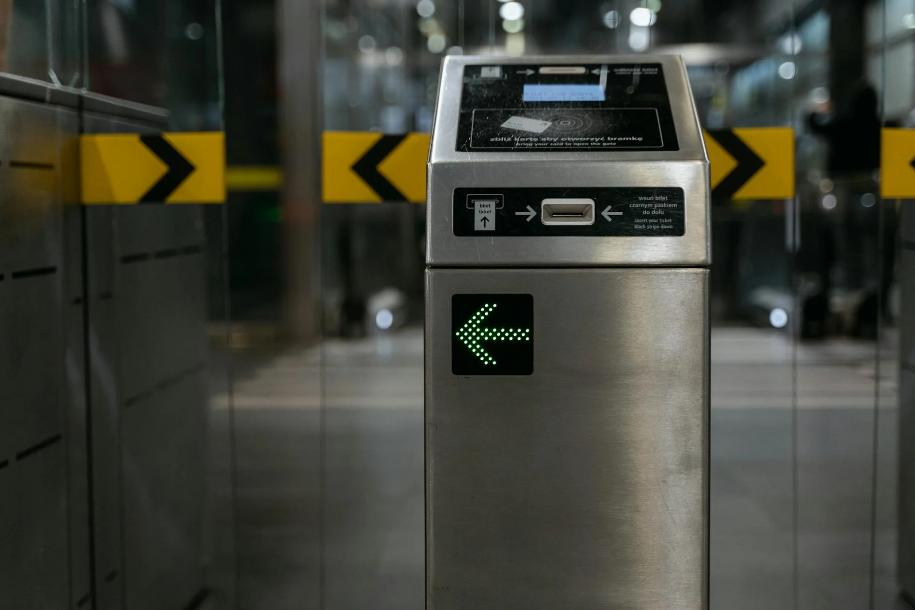 zkteco access control pada pintu kantor dengan teknologi biometrik