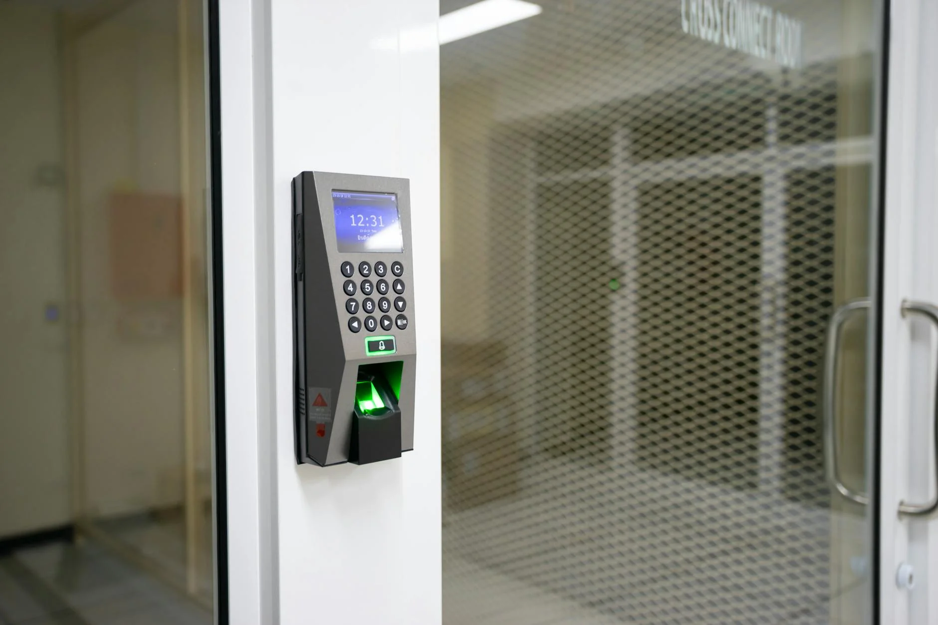 access control unit sebagai pusat kendali sistem keamanan akses