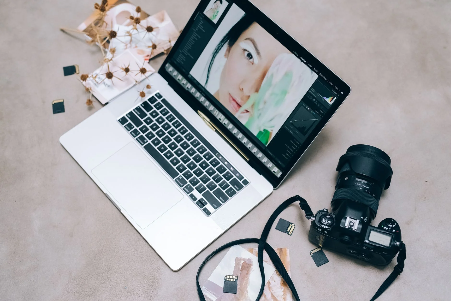pexels-1781148181 micro sd untuk cctv pada kamera pengawas