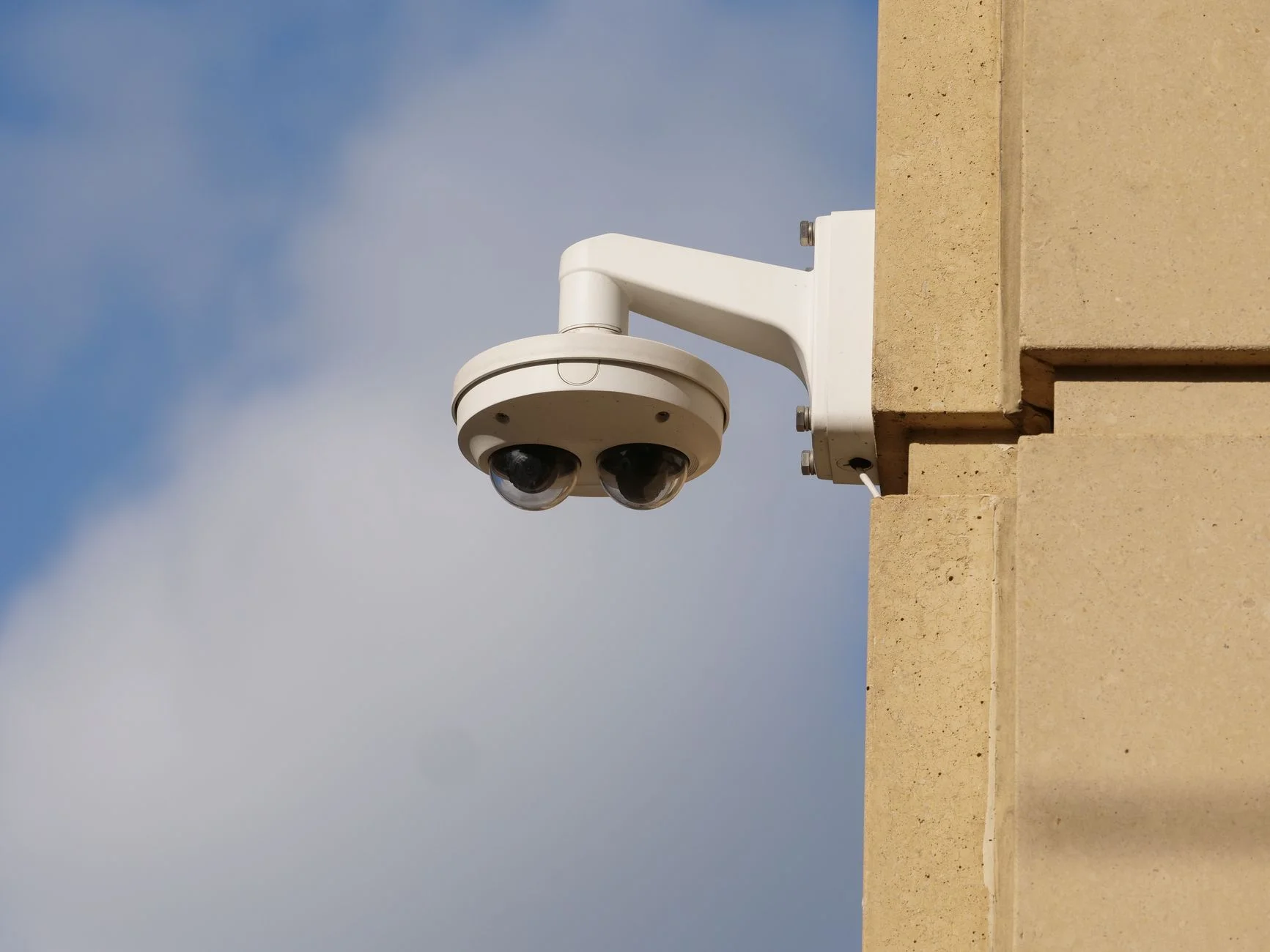 8 channel cctv paket untuk keamanan gedung dan area komersial
