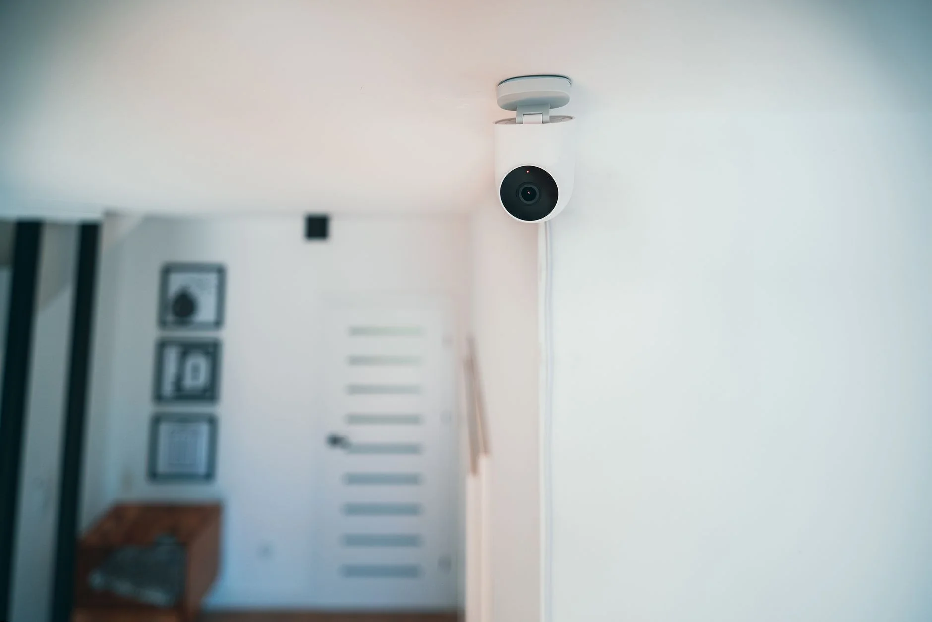 cctv mini wifi kamera kecil nirkabel mudah dipantau dari smartphone