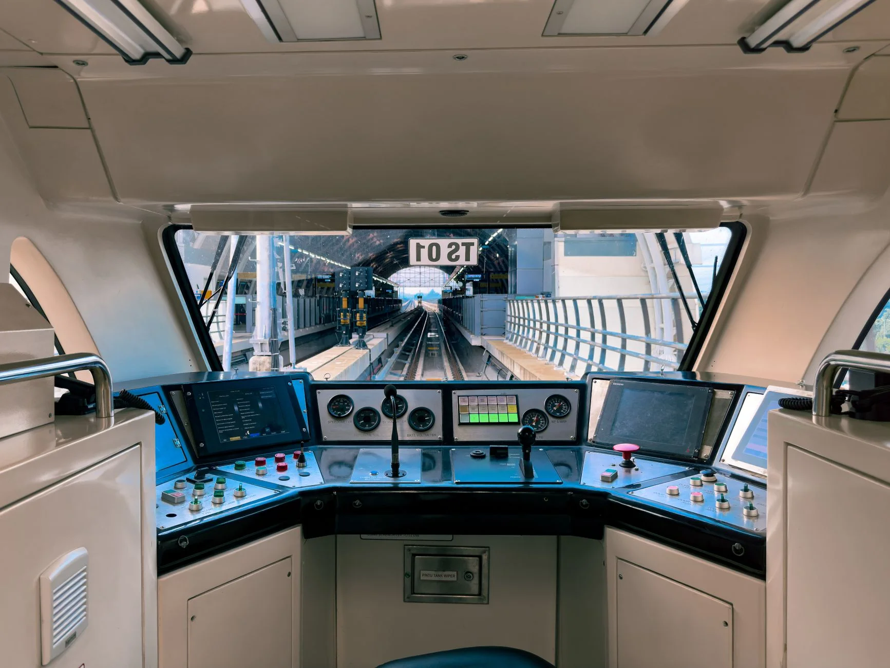 cctv stasiun online untuk pantau kondisi stasiun kereta real-time
