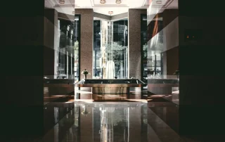 sistem cctv hotel menjaga kenyamanan dan keamanan tamu