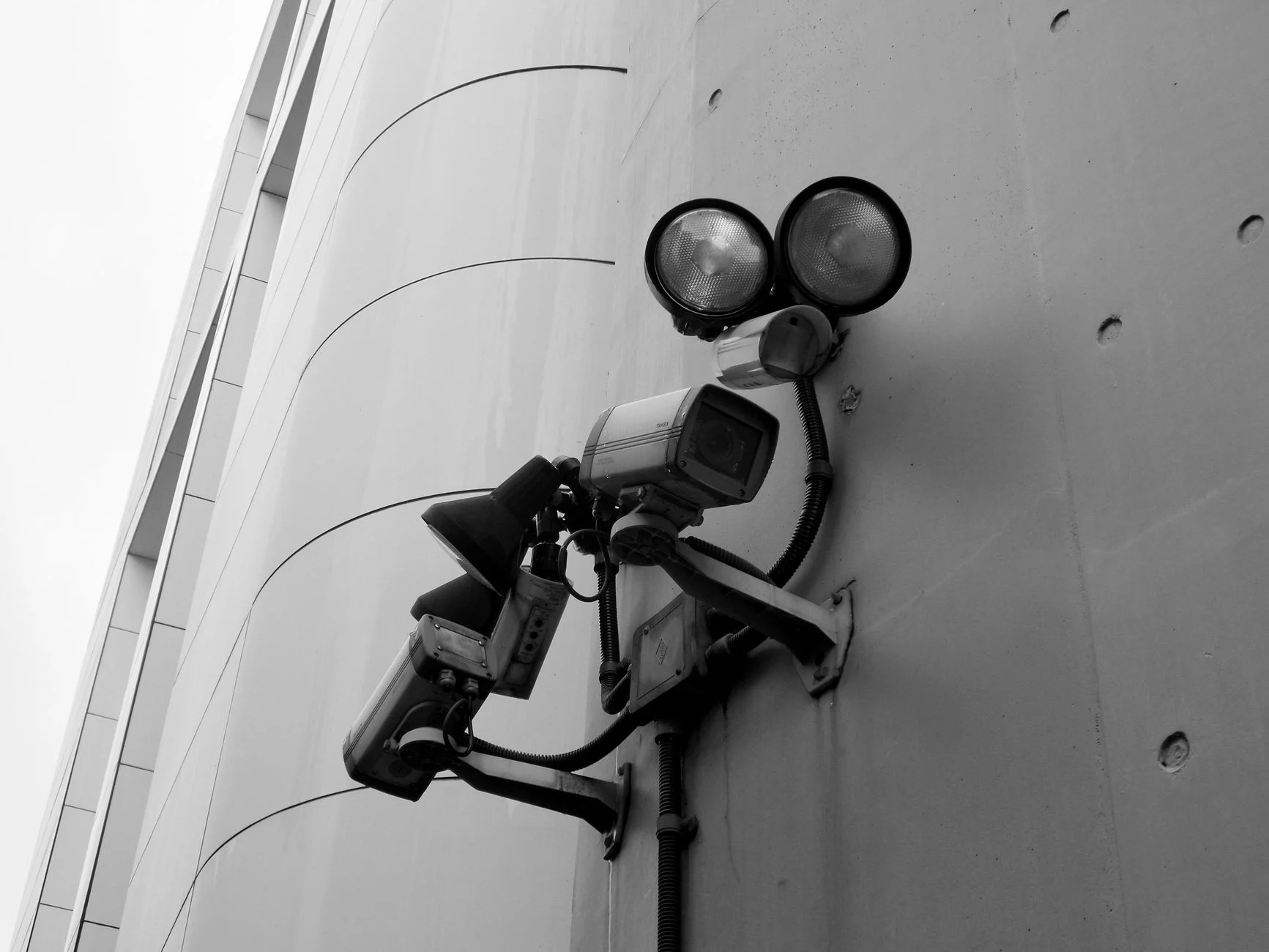 harga camera cctv hikvision dipasang di gedung