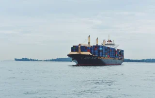 Sistem identifikasi kontainer otomatis untuk pengawasan logistik