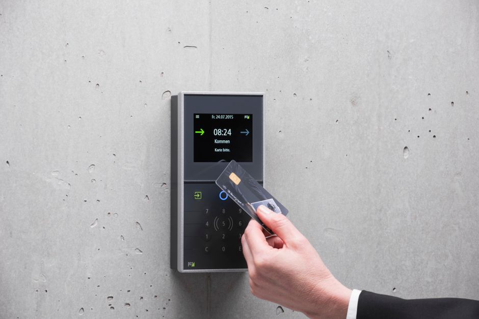 Multi Factor Authentication Data Center Keamanan Berlapis