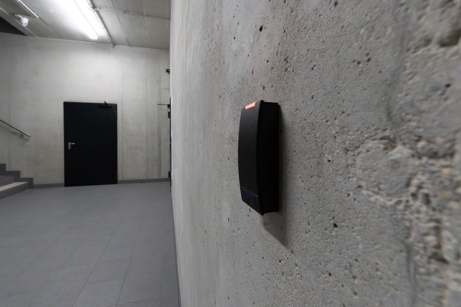 Access Control Data Center untuk Perlindungan Bisnis Modern
