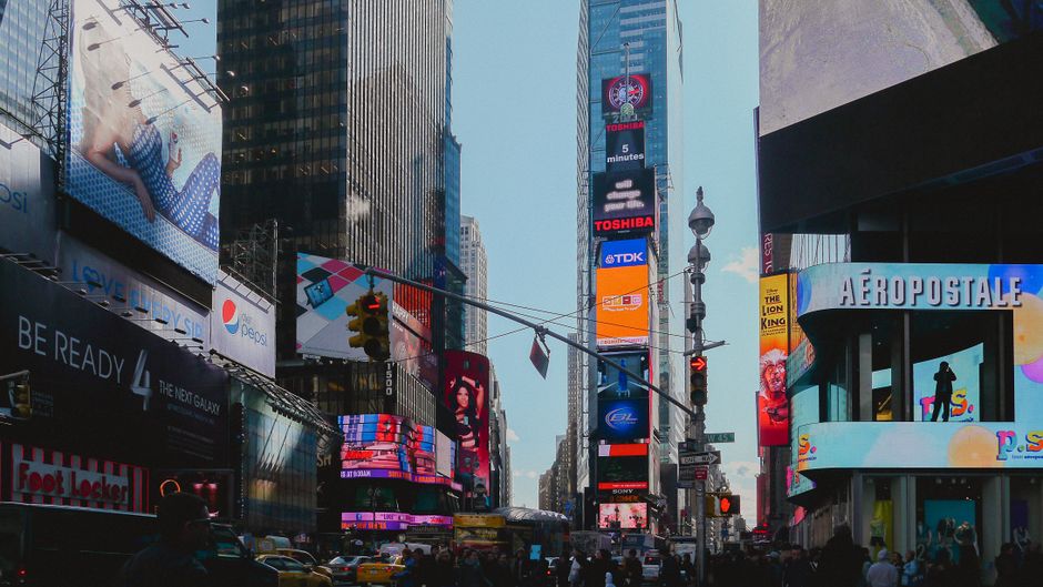 Digital Billboard Solusi Iklan Visual Luar Ruang yang Modern